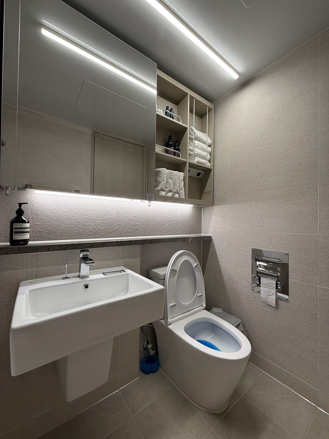 Clean bathroom with fresh towels